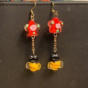Flowers Bumble Bees Summer Garden Glass Beads Handmade Pierced Earrings LR142
